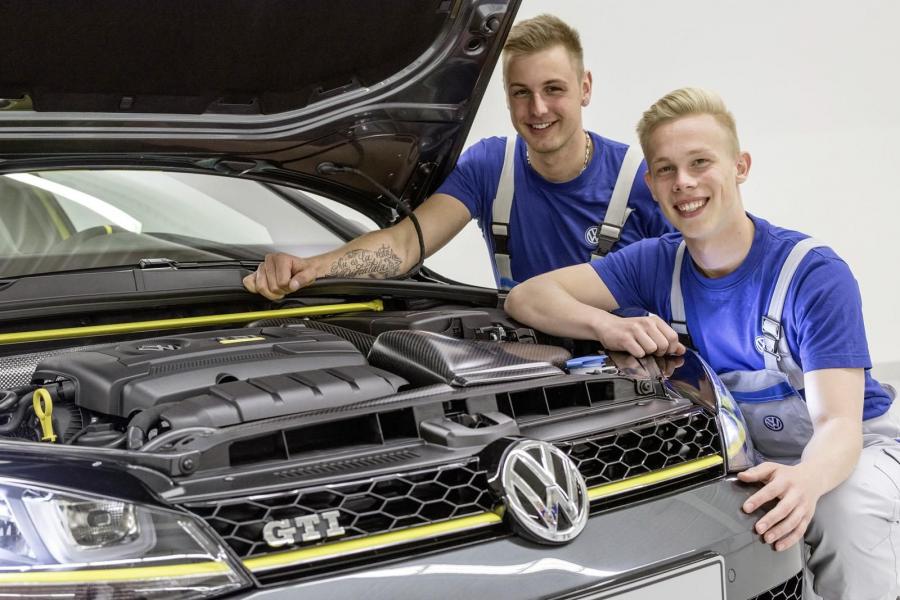  Volkswagen Golf GTi Dark Shine 2015 года  (фото 15 из 24)